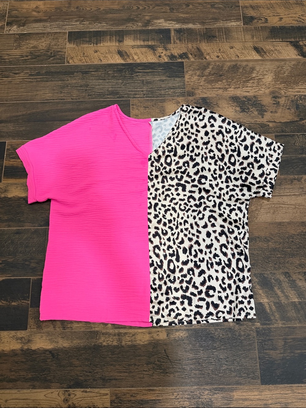Women’s Two-Tone Hot Pink and Leopard V-Neck Top - Picture 1 of 2